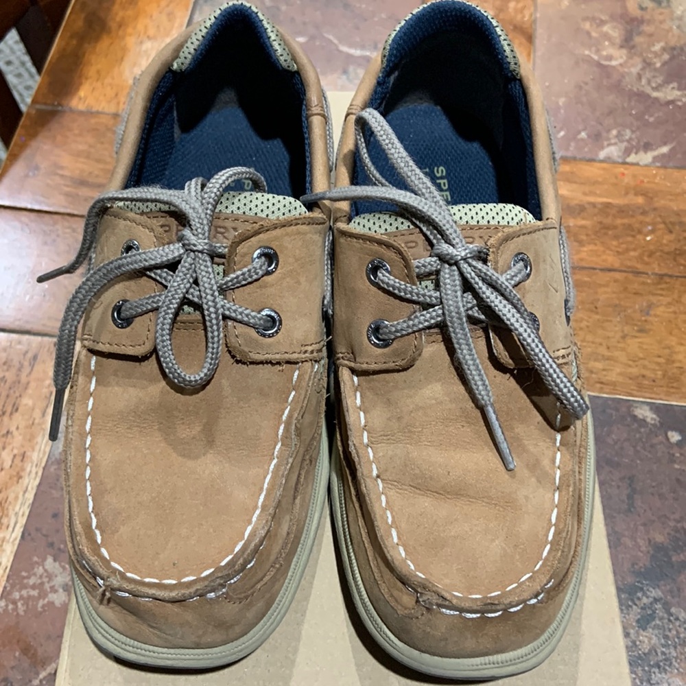 Kid Sperry shoes